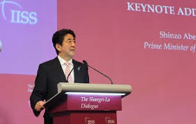 Thủ tướng Shinzo Abe đã có bài phát biều đáng chú ý ngay trong phiên họp khai mạc Hội nghị Thượng đỉnh An ninh châu Á (hay còn gọi là Đối thoại Shangri-La) vào hôm 30/5. Ông chỉ trích mạnh mẽ những hành động ngang ngược của Bắc Kinh ở Biển Đông. Đồng thời, nhà lãnh đạo Nhật cũng công khai lên tiếng ủng hộ Việt Nam trong việc giải quyết tranh chấp lãnh thổ bằng con đường đối thoại.